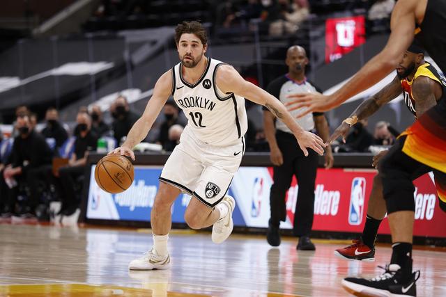 官宣：韩德君与辽宁队续约 签订两年老将合同